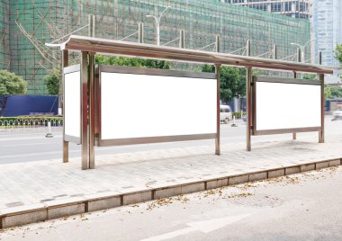 Otobüs durağı ile billboard