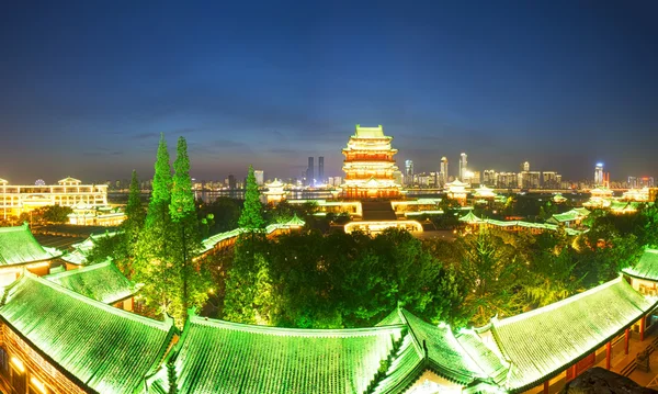 Nanchang tengwang paviliun di malam hari — Stok Foto