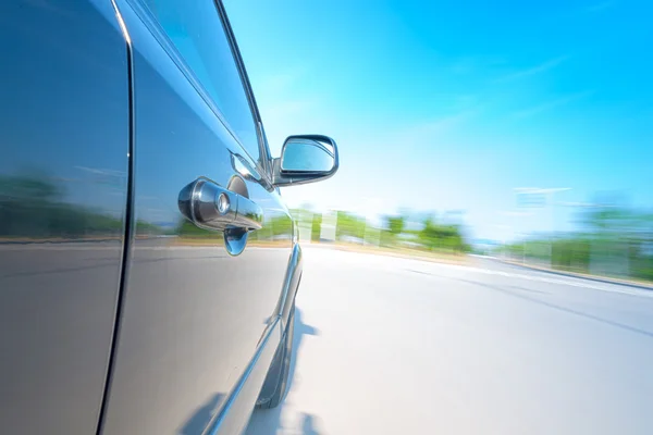 Coche en la carretera — Foto de Stock