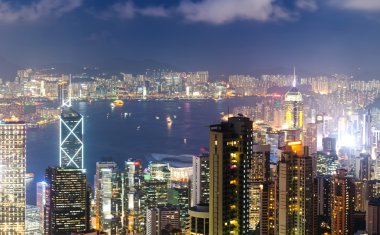 Geceleyin Hong Kong silueti