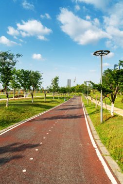 Modern şehirde yürüyüş yolu