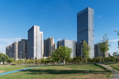 Şangay 'da modern bina geçmişi olan şehir parkı.