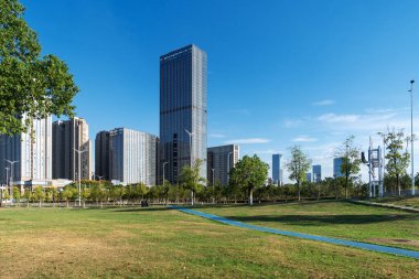Şangay 'da modern bina geçmişi olan şehir parkı.