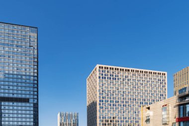 Şehrin gündüz görüntüsü ufuk çizgisi