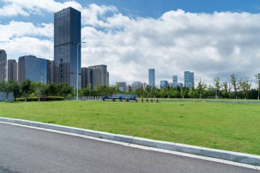 Bahar Parkı ve modern şehir