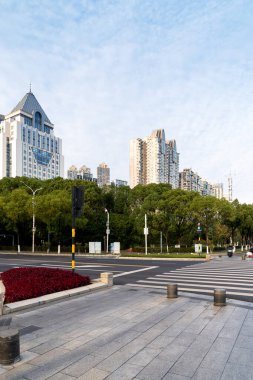 Şehrin gündüz görüntüsü ufuk çizgisi