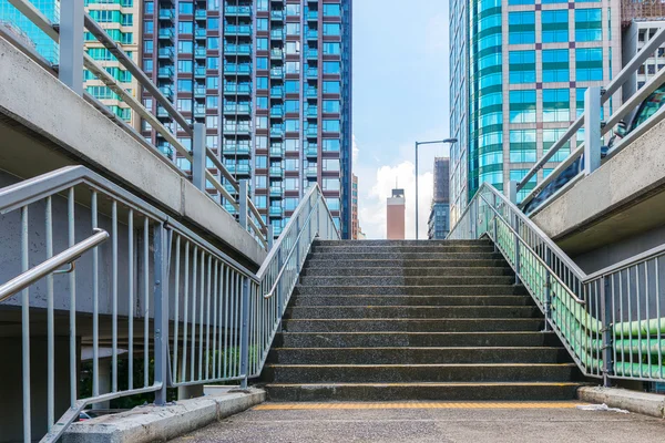 Leere öffentliche Treppe — Stockfoto