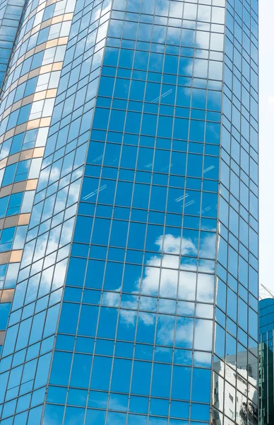 Clouds reflection in glass building — Φωτογραφία Αρχείου