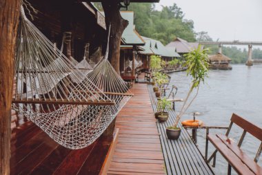 Bungalov Kwai Nehri üzerinde