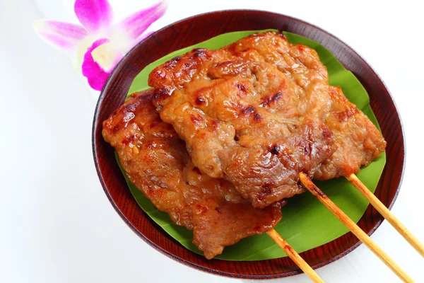 Carnea de porc prăjită este stilul alimentar thailandez . — Fotografie, imagine de stoc