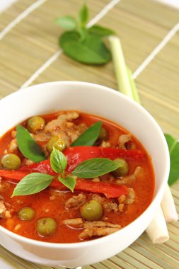 Domuz eti kırmızı köri.