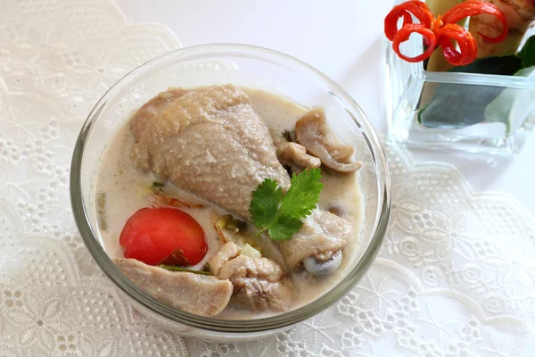 Chicken in coconut milk and galangal. — Stock Photo, Image