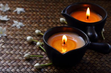 Masaj için iki mum.