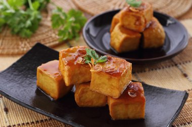 Tatlı ve ekşi tofu.