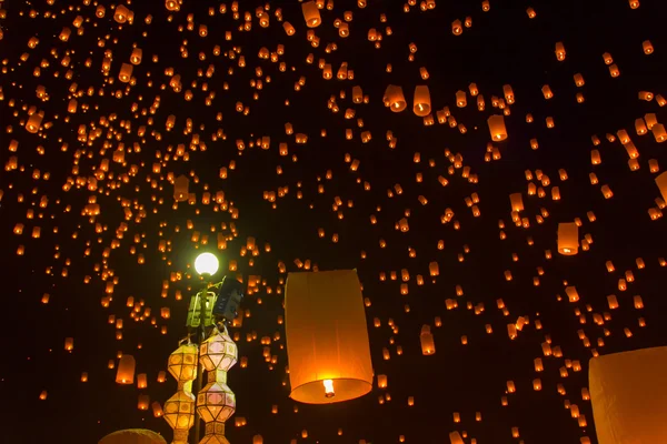 Yeepeng Lanna nemzetközi fesztivál a buddhista szertartás Jogdíjmentes Stock Fotók