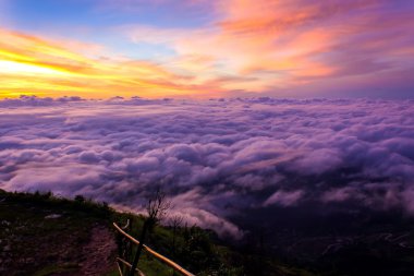 Manzara deniz sis Dağı'nda.