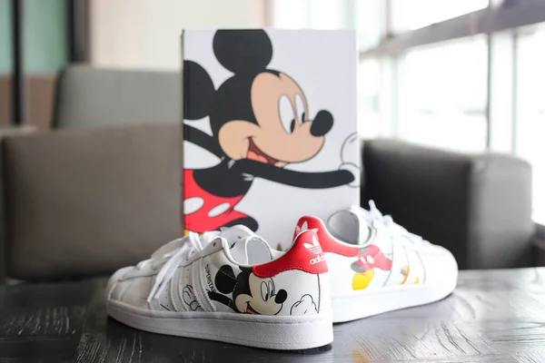 Bangkok Tailandia Octubre 2020 Adidas Originals Disney Cny Mickey Mouse — Foto de Stock