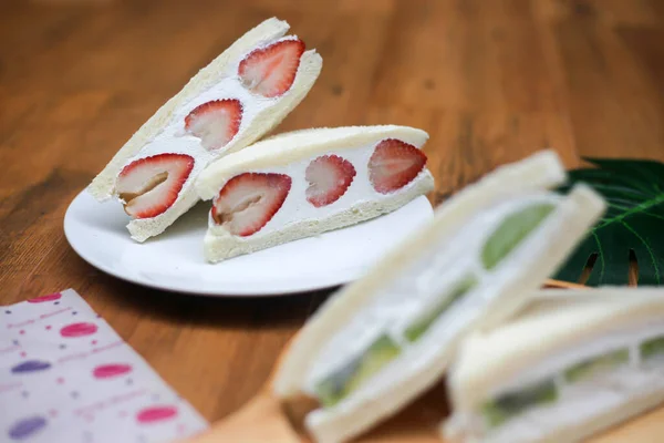 스트로베리와 샌드위치 일본식 샌드위치 — 스톡 사진