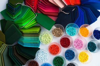Laboratuvarda boyalı plastik, polimer baglerinde