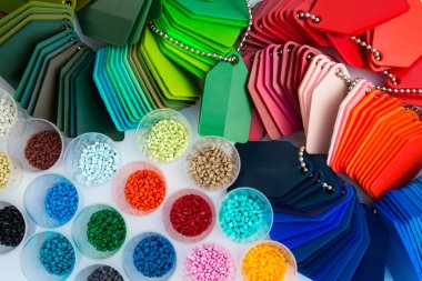 Laboratuvarda boyalı plastik, polimer baglerinde
