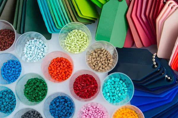 Dyed plastic polymer granulates in laboratory — Stock Photo, Image