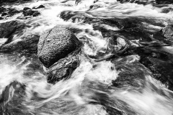 Catarata del río de montaña — Foto de Stock