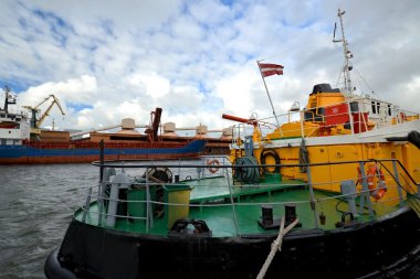 Towboat bekleyen