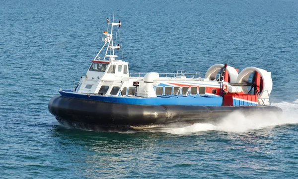 Hovercraft sul mare — Foto Stock