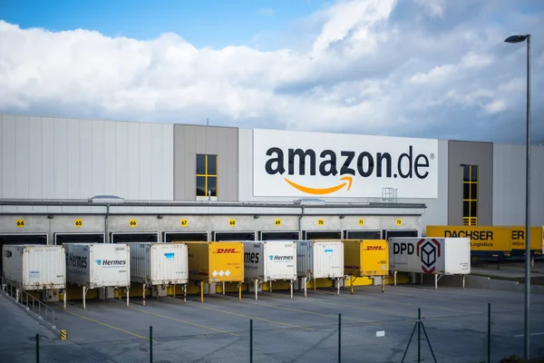 Amazon centro di distribuzione — Foto Stock