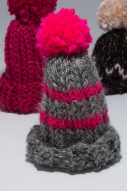 3 örme bobble kapaklar