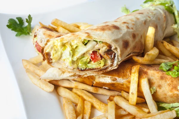 Carne en rollos con patatas fritas —  Fotos de Stock