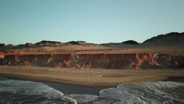 Luftaufnahme Drohne Von Einem Symbol Des Canoa Quebrada Beach Ceara — Stockvideo