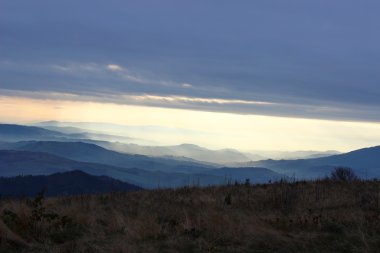 Görünümünden Cwilin tepe - Beskid Wyspowy, Polonya