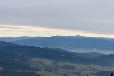 Görünümünden Cwilin tepe - Beskid Wyspowy, Polonya