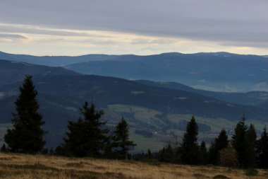 Görünümünden Cwilin tepe - Beskid Wyspowy, Polonya
