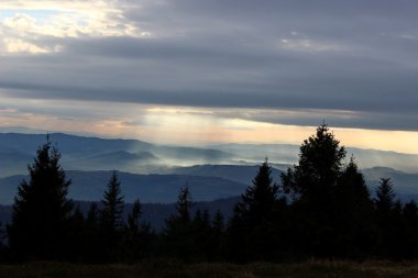 Görünümünden Cwilin tepe - Beskid Wyspowy, Polonya