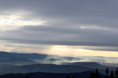 Görünümünden Cwilin tepe - Beskid Wyspowy, Polonya