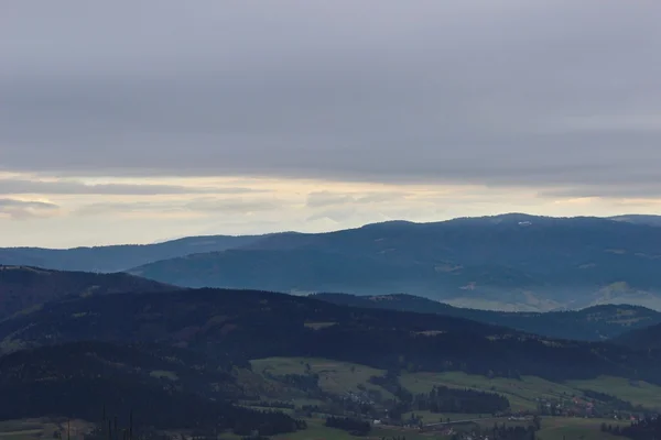 Вид с Cwilin Peak - Ребенок Вышповы, Польша — стоковое фото