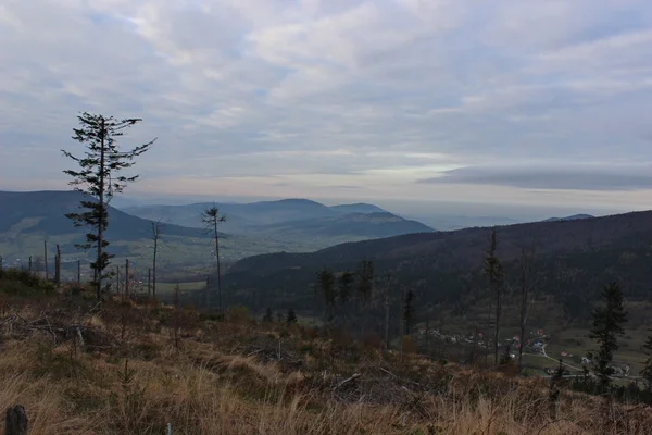 Widok ze szczytu Cwilin - Beskid Wyspowy, Polska — Zdjęcie stockowe