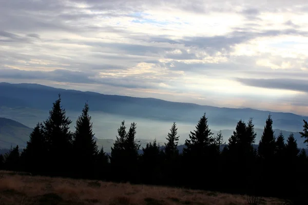 Widok ze szczytu Cwilin - Beskid Wyspowy, Polska — Zdjęcie stockowe