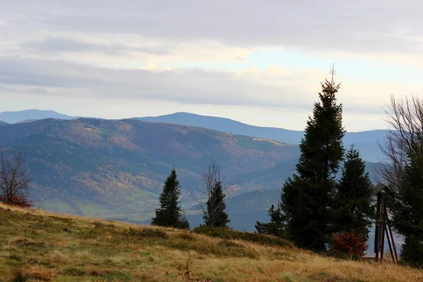 Widok ze szczytu Cwilin - Beskid Wyspowy, Polska — Zdjęcie stockowe