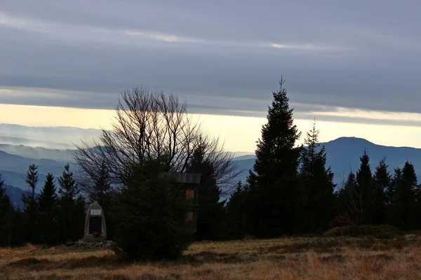 Widok ze szczytu Cwilin - Beskid Wyspowy, Polska — Zdjęcie stockowe