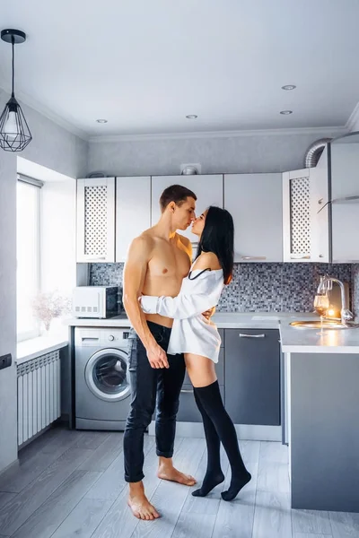 Nacktes Leidenschaftliches Küssen Paar Kerl Und Frau Beim Intimen Sex — Stockfoto