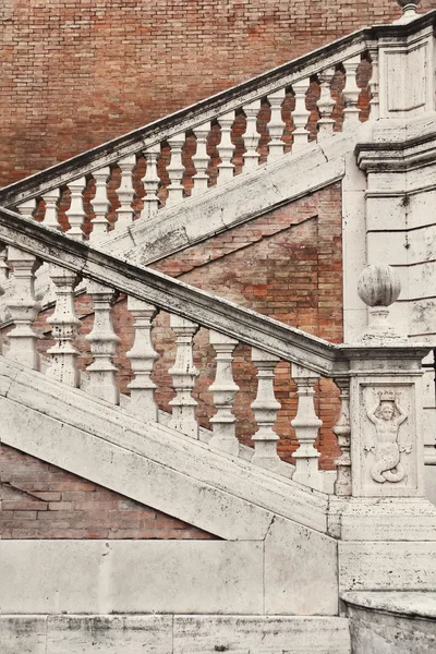 Staircase with a balustrade in old house, Rome, Italy — Stock Photo, Image