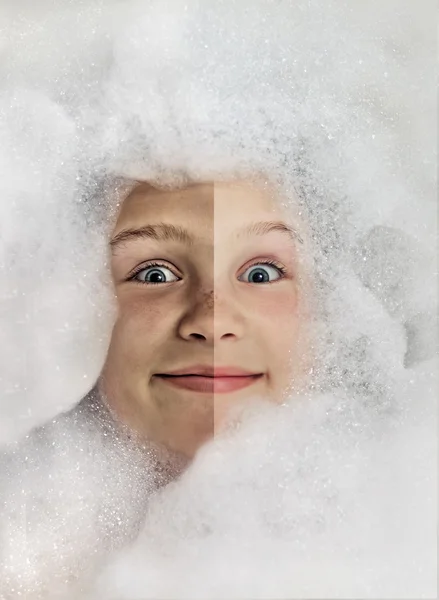 köpük Yüzme mutlu bebek Banyosu,