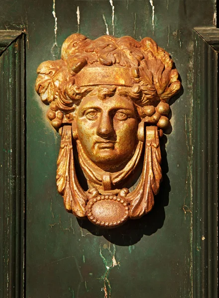 Frappe de porte antique en métal — Photo