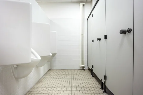 便器とトイレのドア — ストック写真