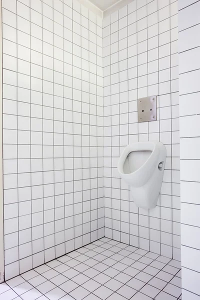 Urinal na parede — Fotografia de Stock