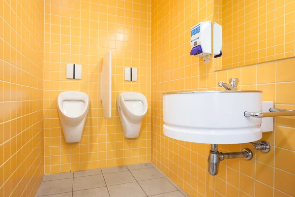 Urinal und Waschbecken — Stockfoto