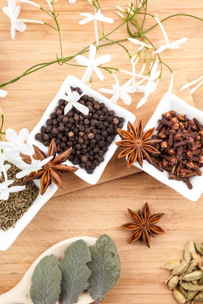 Herbs on an wouden plate — Stock Photo, Image